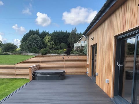 Decked area with sunken hot tub | Brewers Cottage, Near Hexham