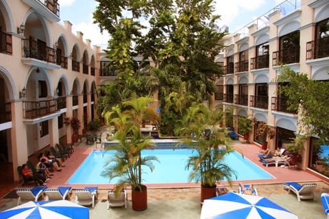 Outdoor pool, sun loungers