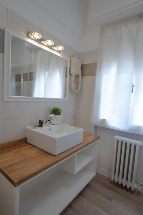 Shower, eco-friendly toiletries, hair dryer, bidet