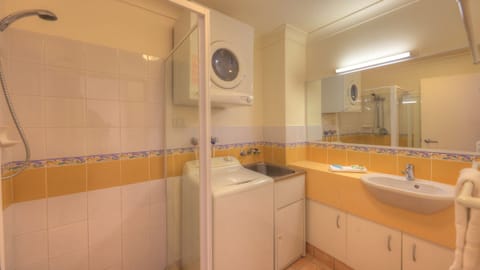 Standard Apartment, 2 Bedrooms, Kitchen (Escape) | Bathroom | Shower, free toiletries, hair dryer, towels