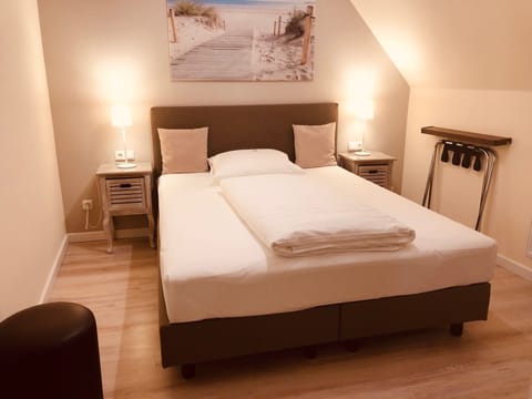 Economy Single Room | Hypo-allergenic bedding, desk, rollaway beds, free WiFi