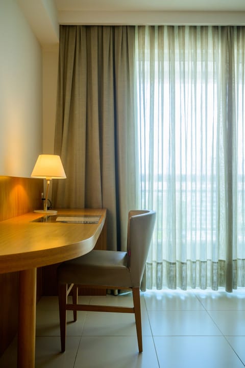 Superior Room | Minibar, in-room safe, desk, blackout drapes