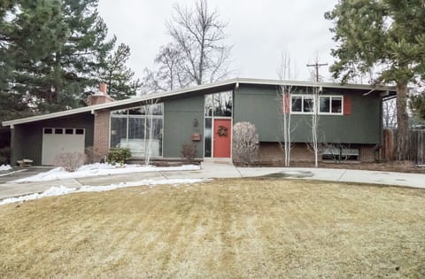 Front elevation with two entry circular drive