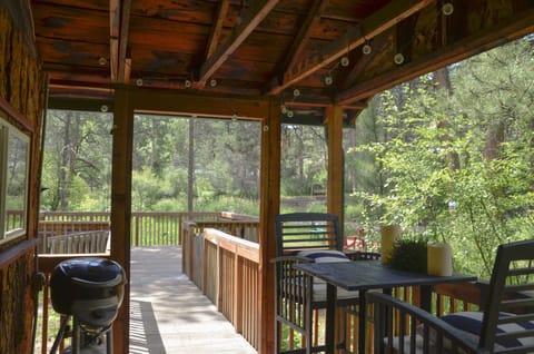 Beaver Lodge Cabin (#14) | Terrace/patio