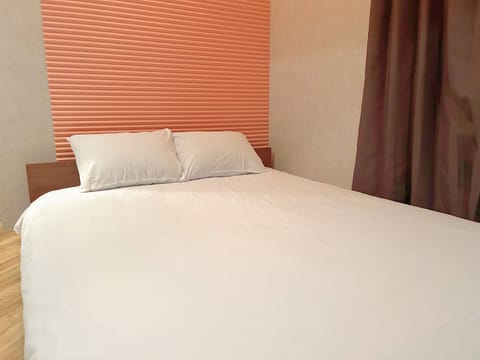 Standard Double Room | 1 bedroom, in-room safe, desk, laptop workspace