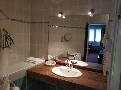 Superior Double Room, Private Bathroom | Bathroom