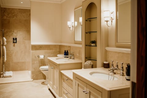 GLENSHIEL MASTER SUITE | Bathroom | Designer toiletries, hair dryer, bathrobes, slippers