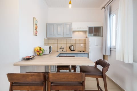 Family Apartment, 2 Bedrooms | Private kitchen | Stovetop, electric kettle