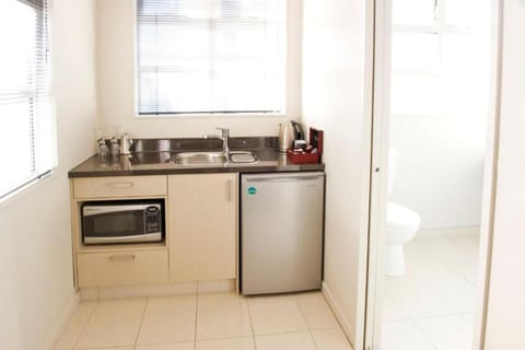 Twin Room | Private kitchen | Fridge, microwave, coffee/tea maker, electric kettle