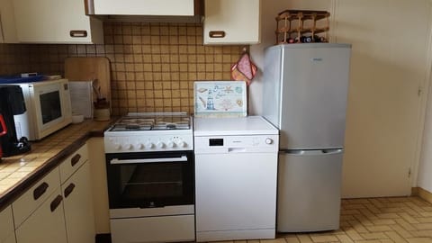 oven, cooker, dishwasher, refrigerator with freezer