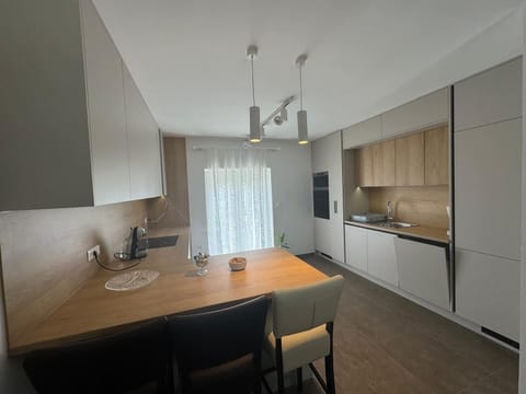 Family Apartment, 3 Bedrooms, Terrace, Tower | Private kitchen | Fridge, microwave, oven, stovetop