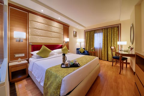 Deluxe Double Room, 1 King Bed, City View | Premium bedding, down comforters, memory foam beds, in-room safe