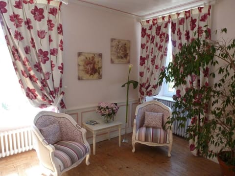 Standard Double Room | Living area