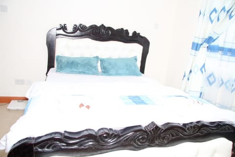 Deluxe Double Room | Desk, iron/ironing board, free WiFi, bed sheets