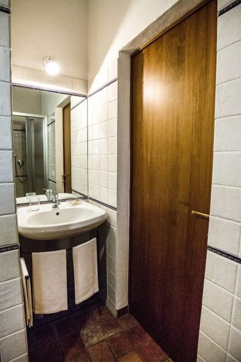 Double or Twin Room | Bathroom sink