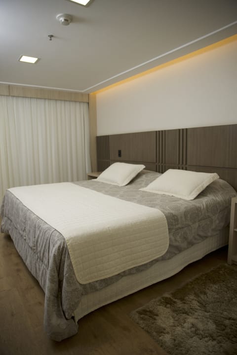 Deluxe Room | Minibar, desk, soundproofing, free WiFi