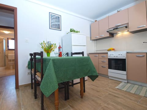 Standard Apartment, 1 Bedroom (604/1451) | Private kitchen | Fridge, oven, stovetop, cookware/dishes/utensils