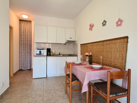 Standard Apartment, 1 Bedroom (743/1736) | Private kitchen | Fridge, microwave, stovetop, coffee/tea maker