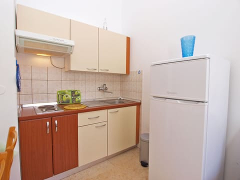 Standard Apartment, 2 Bedrooms (1077/6442) | Private kitchen | Fridge, microwave, oven, stovetop