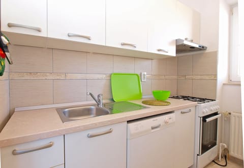 Standard Apartment, 2 Bedrooms (1077/6438) | Private kitchen | Fridge, microwave, oven, stovetop