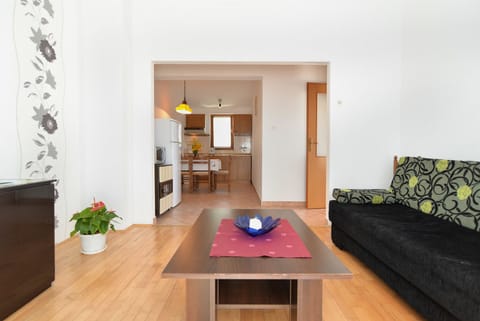 Standard House, 4 Bedrooms (0278) | Living room | TV