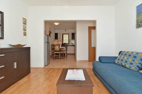 Standard House, 4 Bedrooms (0278) | Living room | TV