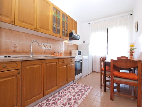 Standard Apartment, 1 Bedroom (1200/12641) | Private kitchen | Fridge, microwave, oven, stovetop