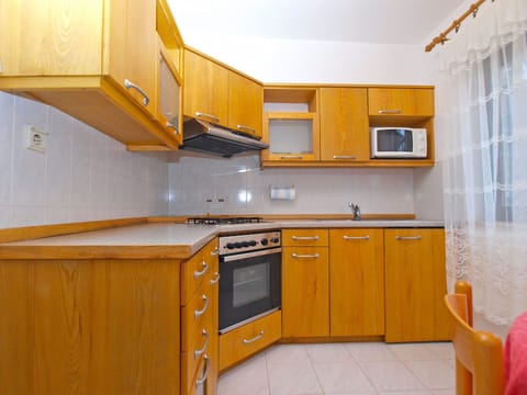 Standard Apartment, 2 Bedrooms (1210/11135) | Private kitchen | Fridge, oven, stovetop, coffee/tea maker