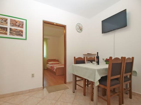 Standard Apartment, 1 Bedroom (1318/12540) | Living area | TV