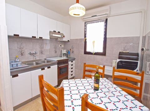 Standard Apartment, 2 Bedrooms (1334/12594) | In-room dining