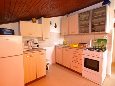 Standard Apartment, 1 Bedroom (1391/13129) | Private kitchen | Fridge, stovetop, coffee/tea maker, electric kettle