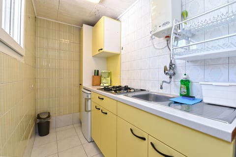 Standard Apartment, 1 Bedroom (1410/13209) | Private kitchen | Fridge, coffee/tea maker, electric kettle