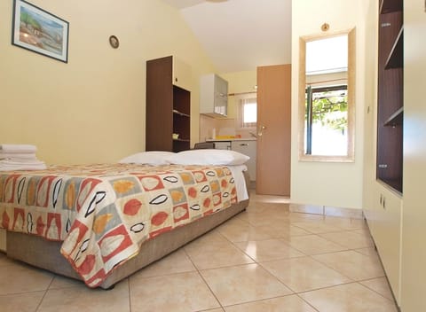 Standard Studio, 1 Bedroom (0378) | 1 bedroom, iron/ironing board, free WiFi, bed sheets