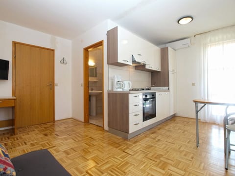 Standard Apartment, 1 Bedroom (1624/16705) | Living area | TV