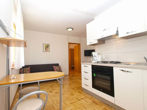 Standard Apartment, 1 Bedroom (1624/16705) | Private kitchenette | Cookware/dishes/utensils
