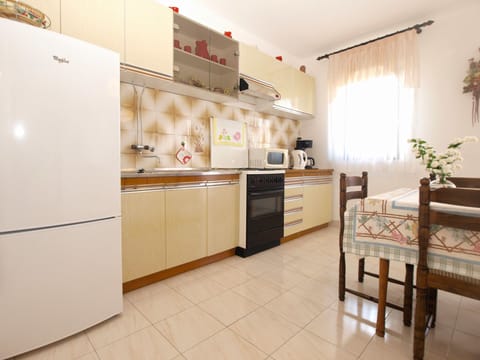 Standard Apartment, 2 Bedrooms (1644/16953) | Private kitchen | Fridge, microwave, coffee/tea maker, electric kettle