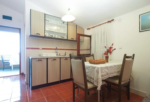 Standard Studio, 1 Bedroom (1665/17243) | In-room dining