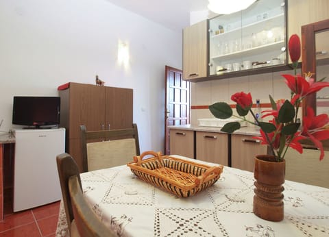 Standard Studio, 1 Bedroom (1665/17243) | In-room dining