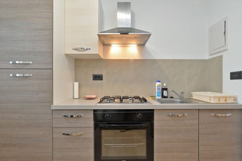 Standard Studio, 1 Bedroom (1701/17690) | Private kitchen | Fridge, oven, stovetop, cookware/dishes/utensils