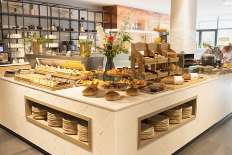 Daily buffet breakfast (EUR 25.50 per person)
