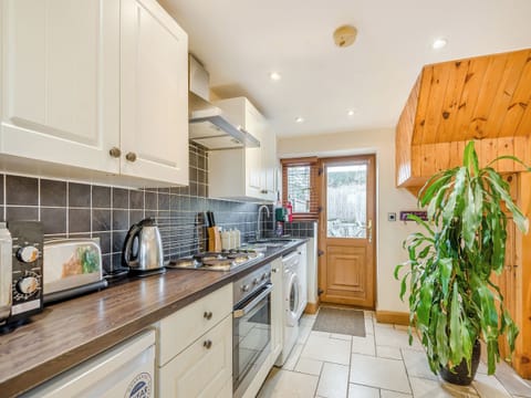 Open plan living space | The Stables - Court Farm Holiday Barns, Bream, near Lydney