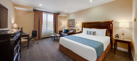 King Studio Suite | Premium bedding, down comforters, pillowtop beds, in-room safe