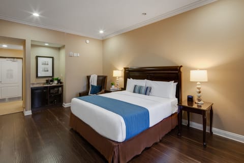 Studio Suite, 1 King Bed, Accessible | Premium bedding, down comforters, pillowtop beds, in-room safe