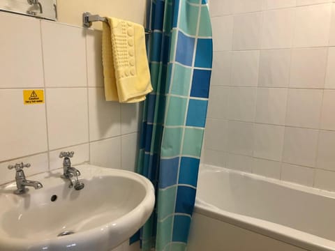 Single Room | Bathroom | Towels