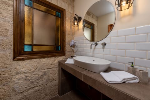 Suite (Piero) | Bathroom sink