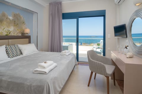 Panoramic Apartment, 1 Bedroom, Hot Tub, Sea View | In-room safe, desk, iron/ironing board, free WiFi