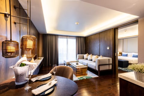 Premier Suite Room | Living area | Smart TV