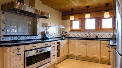 Chalet, 3 Bedrooms | Private kitchen | Espresso maker, electric kettle