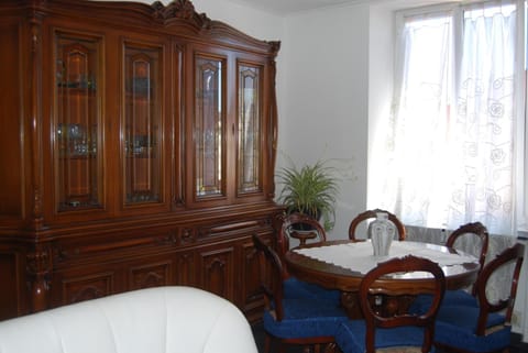 Flat-screen TV, computer monitors