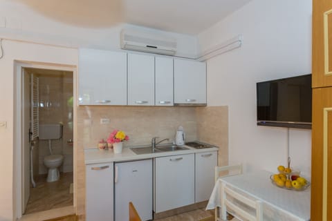 Standard Studio | Private kitchen | Full-size fridge, microwave, stovetop, coffee/tea maker